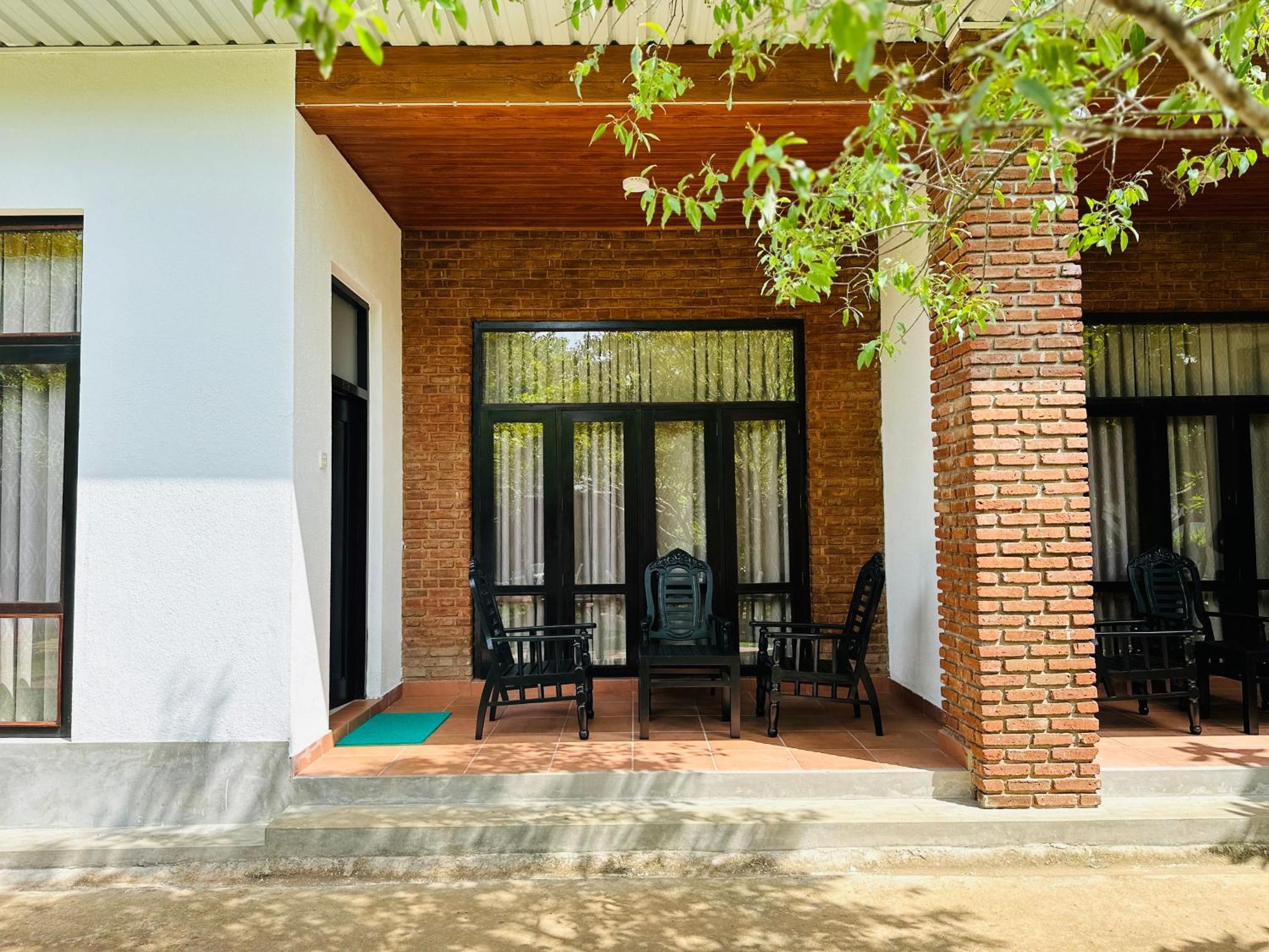 Gamodh Citadel Resort Anuradhapura Bagian luar foto